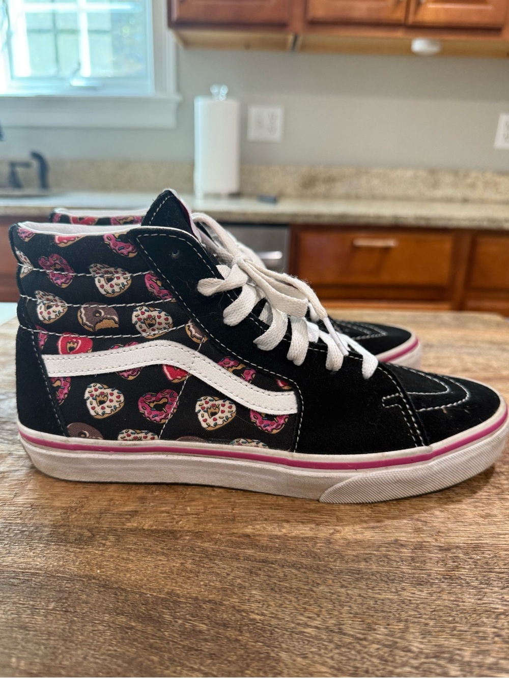 Van’s Big Girls SK8 Hi Love Heart Donuts Fabric Hi Top Sneakers - Size 6 Youth